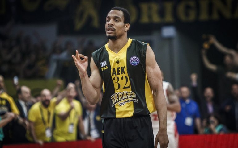 Vince Hunter the MVP in the European game against PAOK.